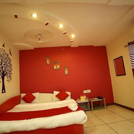 Hotel Velvet Rajkot Dış mekan fotoğraf