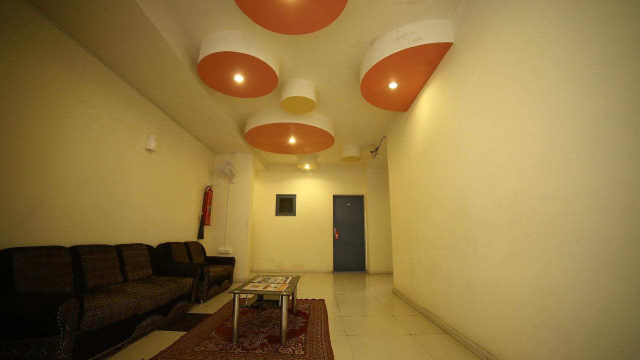 Hotel Velvet Rajkot Dış mekan fotoğraf