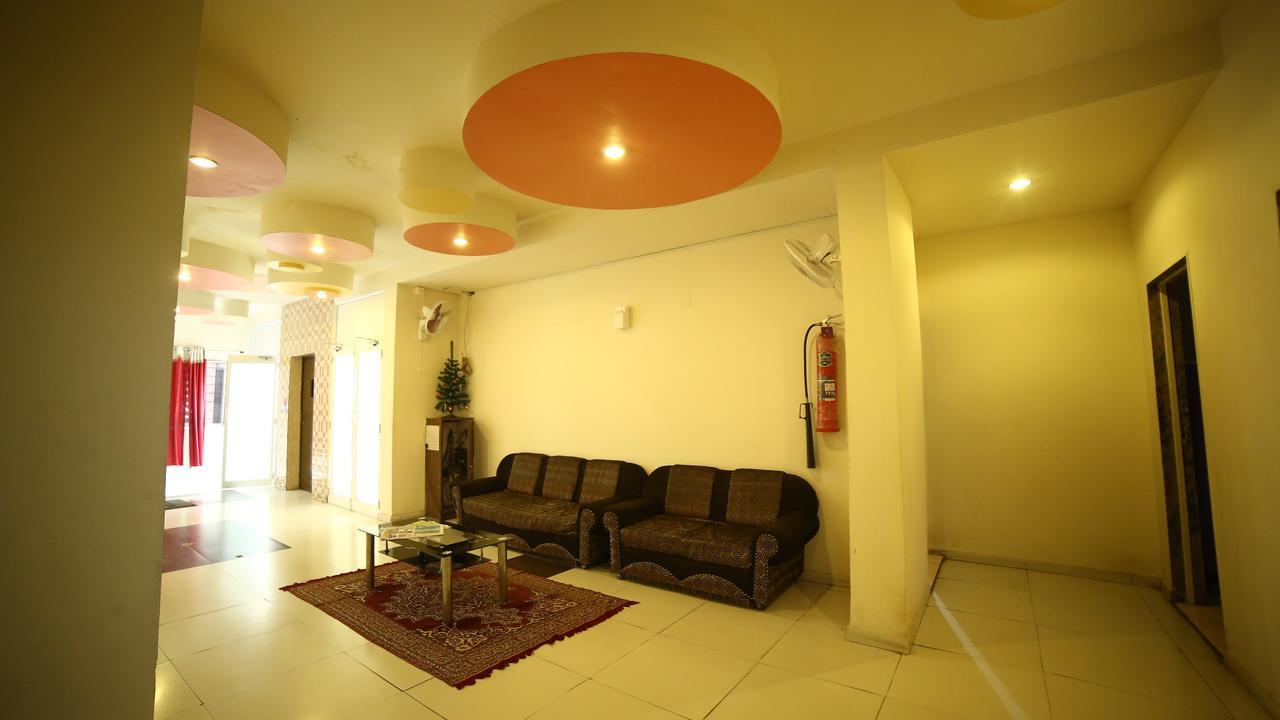 Hotel Velvet Rajkot Dış mekan fotoğraf
